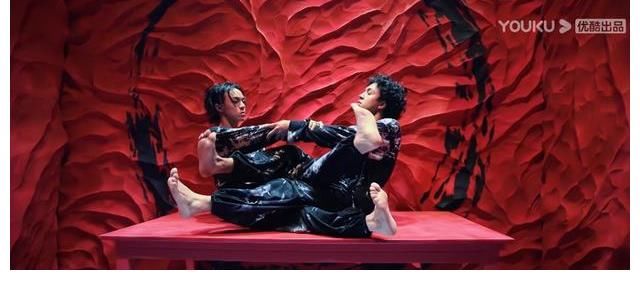 黄潇|这就是街舞：他们表演一结束，全场鸡皮疙瘩，卡卡和石头直接泪崩