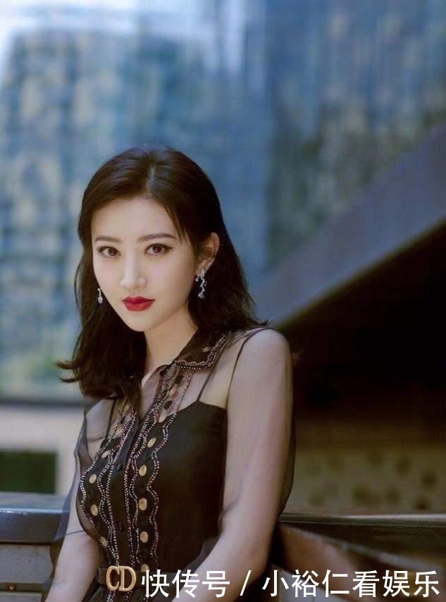 长卷发|丸子头已经不流行了,今年这5种“发型”是真火,简单大方显脸小