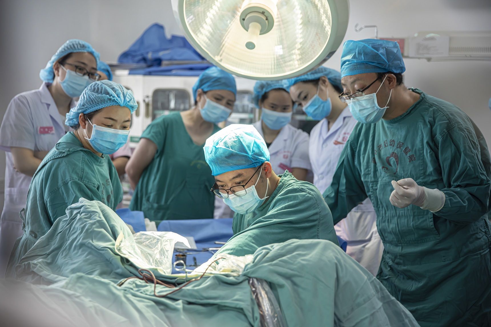 该院|新突破!温岭援川医生完成援助单位首例宫腔镜手术