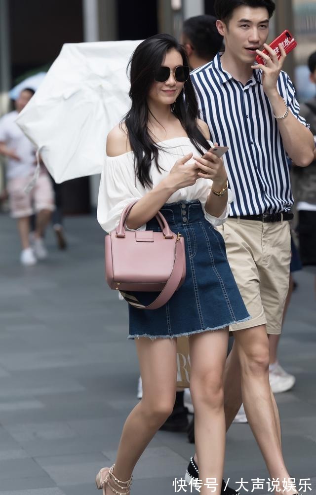 tips|牛仔裙怎么搭配不用太花哨,简约风格才能衬托出牛仔裙的美