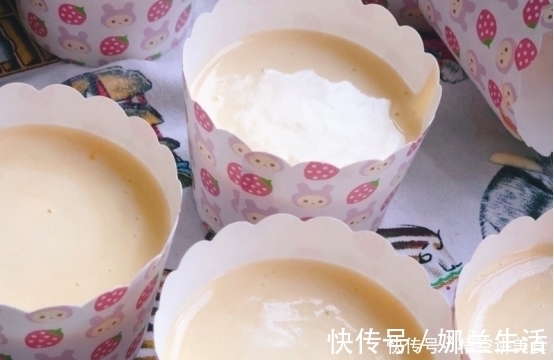 你吃过杯子里软糯的蛋糕吗?成本超级低,在家很容易做很软的蛋糕,大家应该特别喜欢。