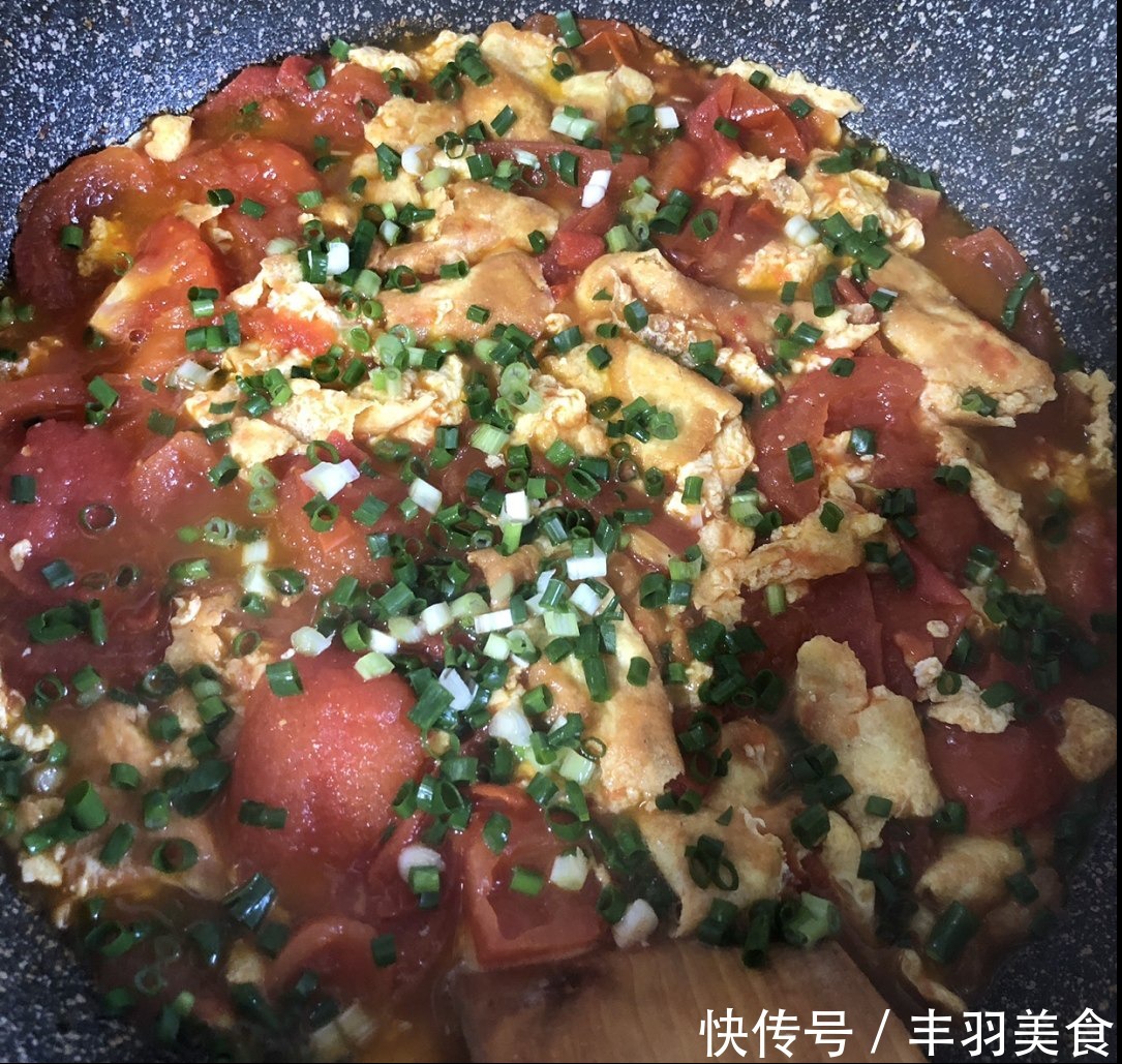  西红柿炒鸡蛋，先炒鸡蛋，还是先炒西红柿，大厨这样做才正确！