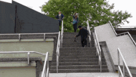 |搞笑GIF趣图哥们，最后那一蹲，配合的太好了！