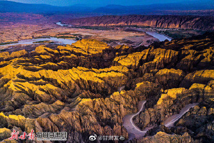 超美！夕阳给景泰黄河石林镀上了金色