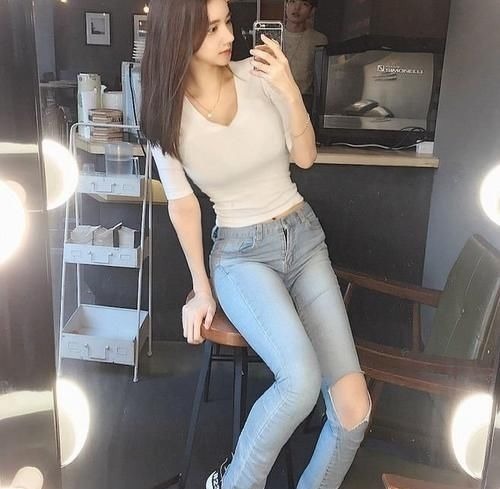 清新 美女穿搭:清新的搭配,突显女性气质,尽显摇曳身姿