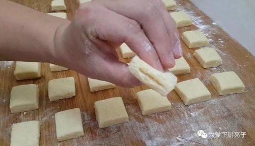 我家面粉就爱这样吃,加2个鸡蛋,焦脆香酥不油腻,吃过就念念不忘