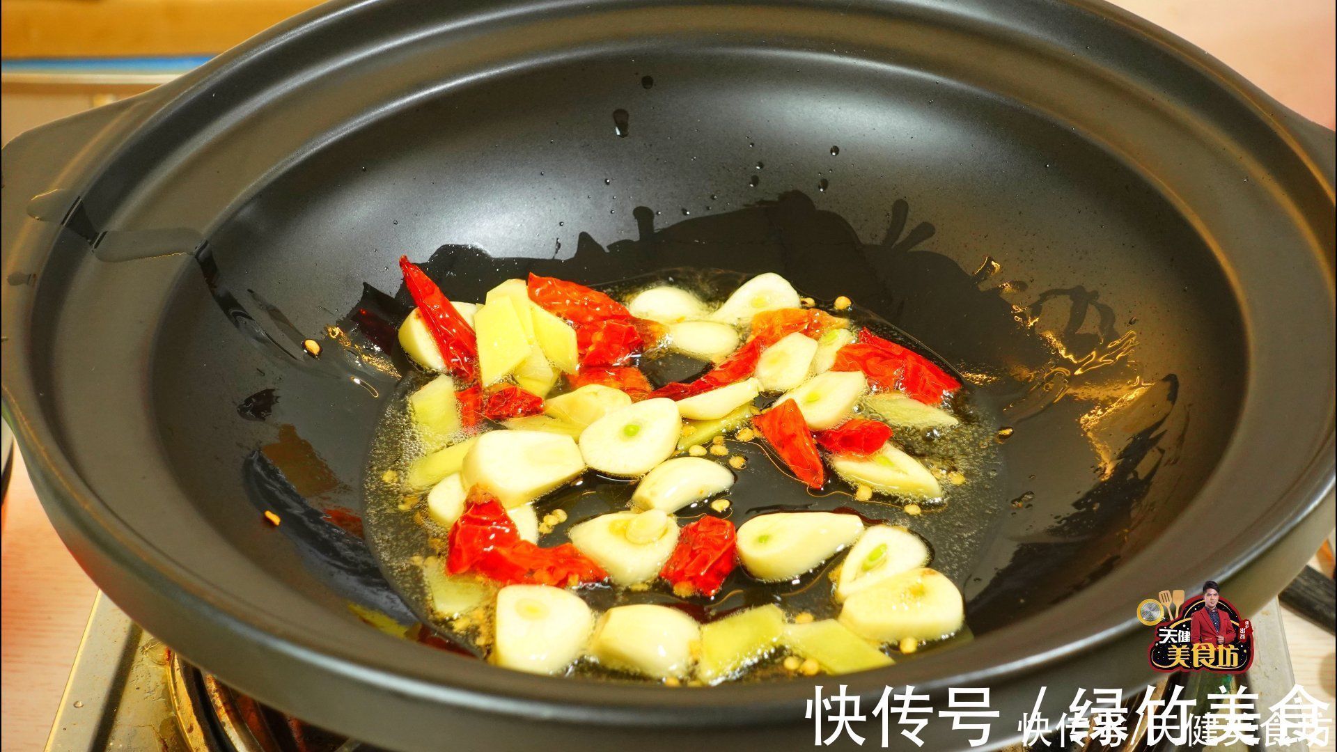 美味|我家罗非鱼从不红烧，不煎不炸不放一滴水，鲜甜美味，上桌就扫光