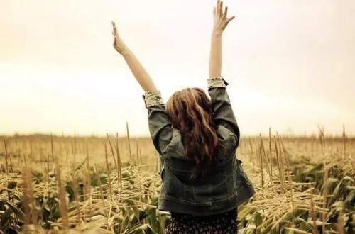 李丽|产妇月子里喝下百草枯，重症监护室一天一万，三天后丈夫放弃治疗