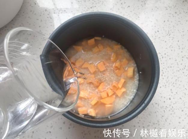 蒸米饭别太单调了,放个地瓜软糯香甜,营养健康吃出新花样