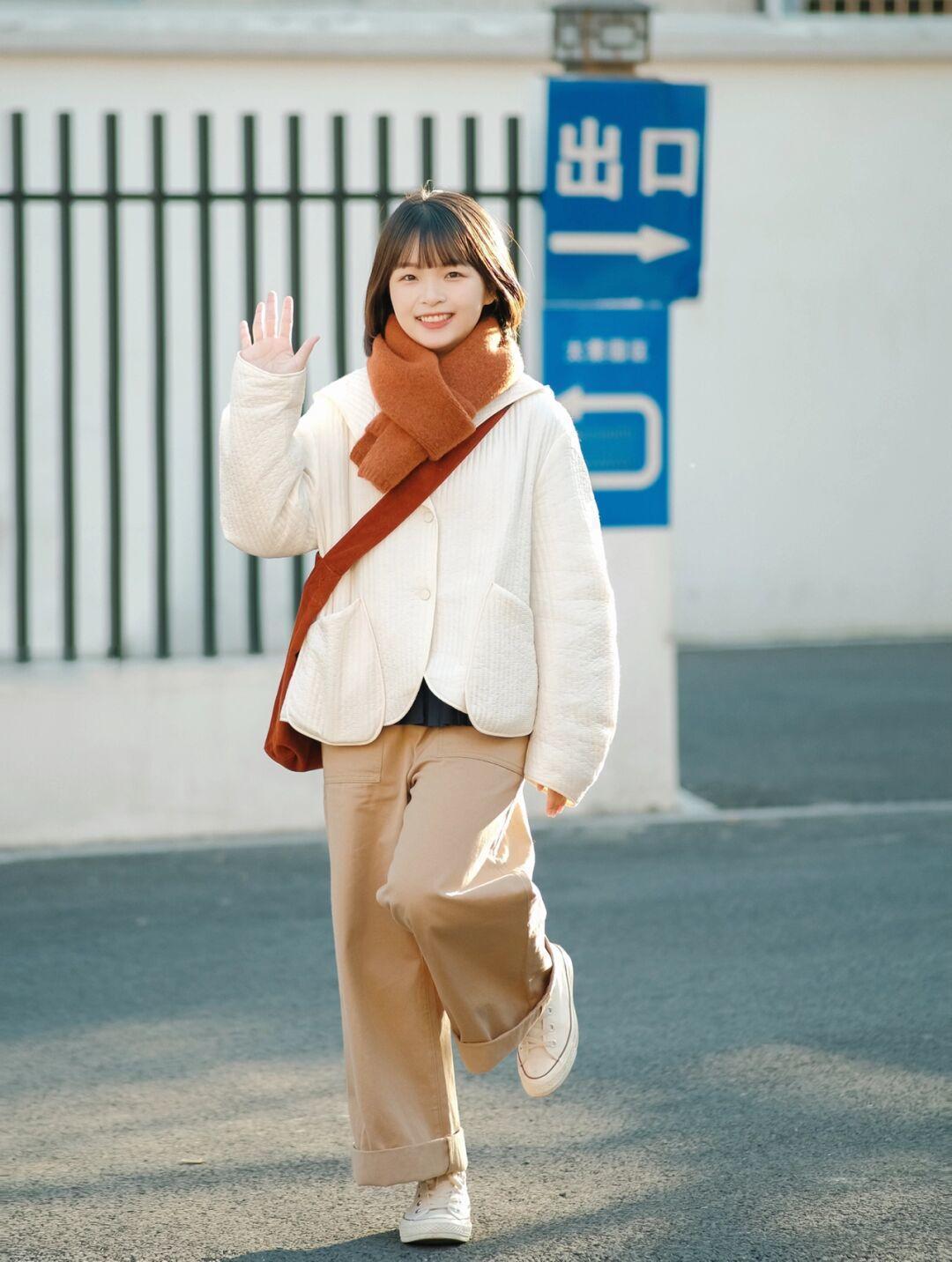 臃肿|觉得羽绒服臃肿?试试“棉服”吧,远比你想象中优雅高级