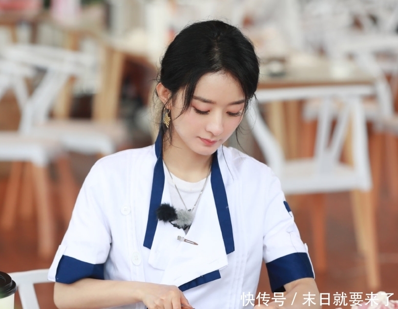 黄晓明|中餐厅5阵容再上热搜,龚俊姚安娜被官宣加盟,还有2位嘉宾助阵