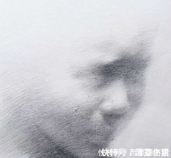 美术生@“幽灵画师”爆红,纸上都是马赛克,当镜头拉远:青铜变王者!