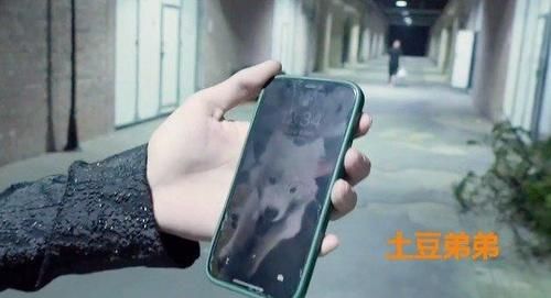 鼠标|刘耀文晒锁屏壁纸,手机显示时间恰好与宋亚轩有关,真秀呀