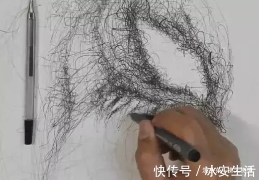 逼真@为什么说美术生都是细节狂魔,画舌头太基础,画口水才是真的强!