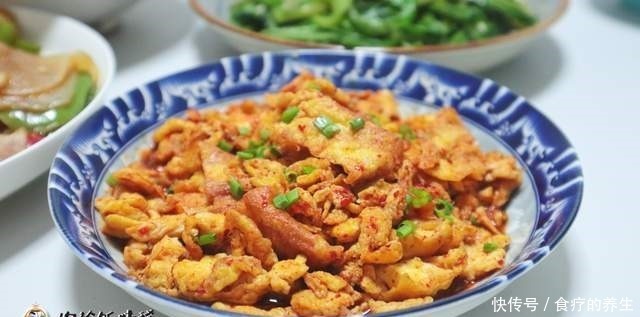 油麦菜|一家四口的午餐，竟在朋友圈火了，荤素搭配，网友饿了，求蹭饭！
