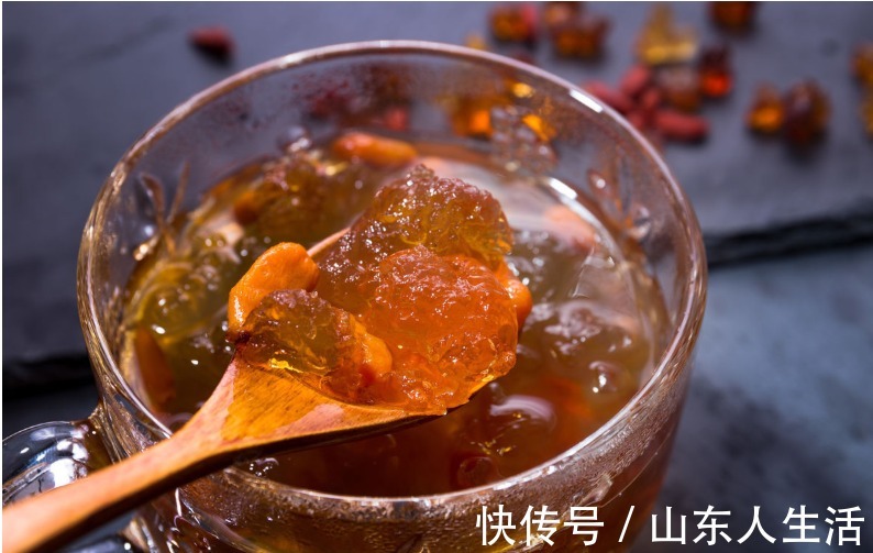 阿胶|秋冬皮肤干燥,多喝点它,比牛奶还滋润,喝一碗它皮肤水汪汪