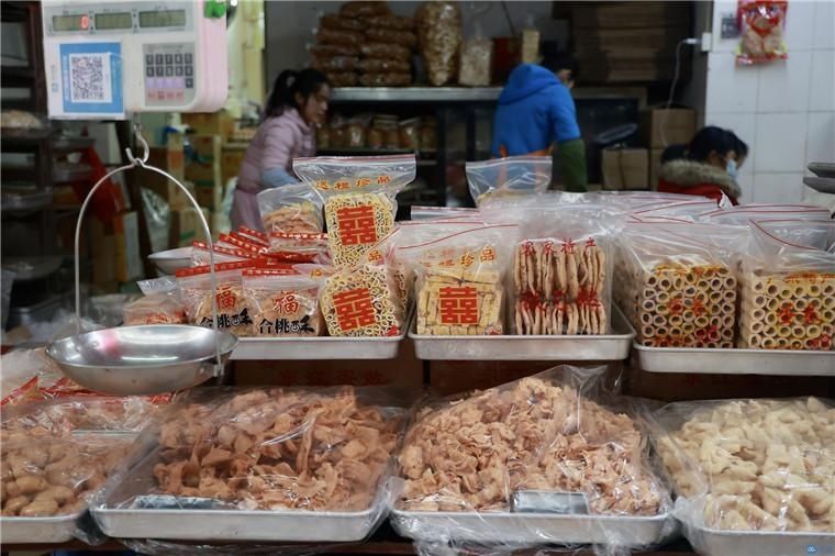 全家上阵赶制年货！东莞莞城老店迎来一年最忙碌时光