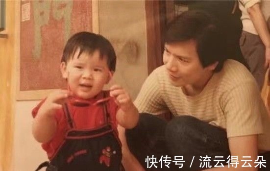 小家伙|郭碧婷全家外出，女儿被拍到正脸，胖乎乎地像向佐小时候的样子