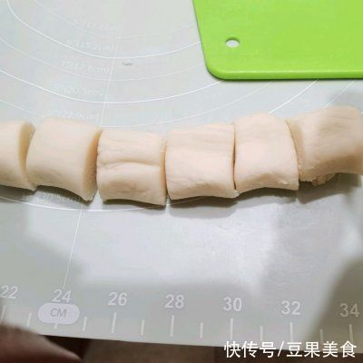 这道蛋黄酥真的是不讲究,有啥放啥都好吃