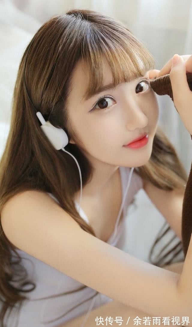 |幽默笑话：物理课上老师问：''最早的通信手段是什么？