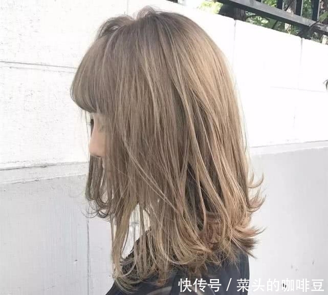 如同线条一|今年“线条烫”火了,适合中长发女生,真的谁换谁美,自带慵懒感