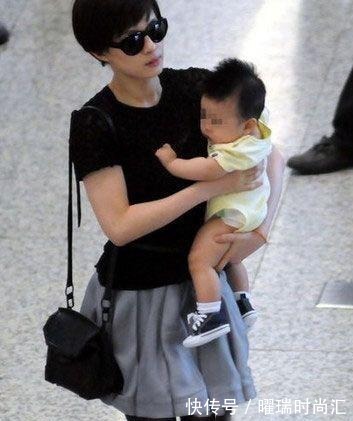 宝宝|带娃出门需谨慎,有种伤害叫“徒手抱娃”,方便大人却害了孩子