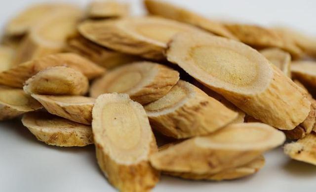 甲状腺结节|常吃洋葱能养甲状腺？想要呵护甲状腺，建议大家多吃3物，常喝4水