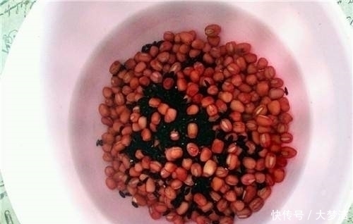 它是“穷人的燕窝”，坚持每周食一碗，皮肤水嫩发光，面膜钱省了