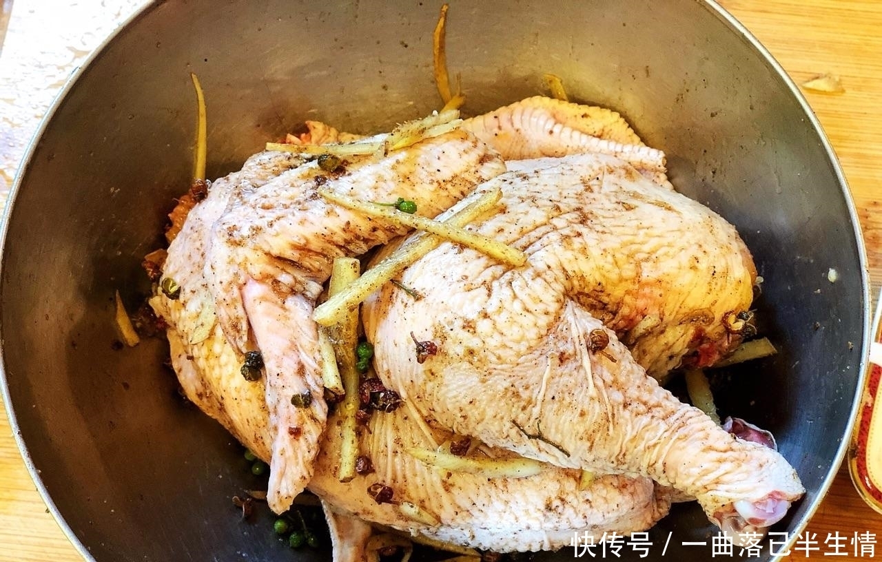 超地道的新疆椒麻鸡，又麻又辣还解馋，吃上一口就停不下来