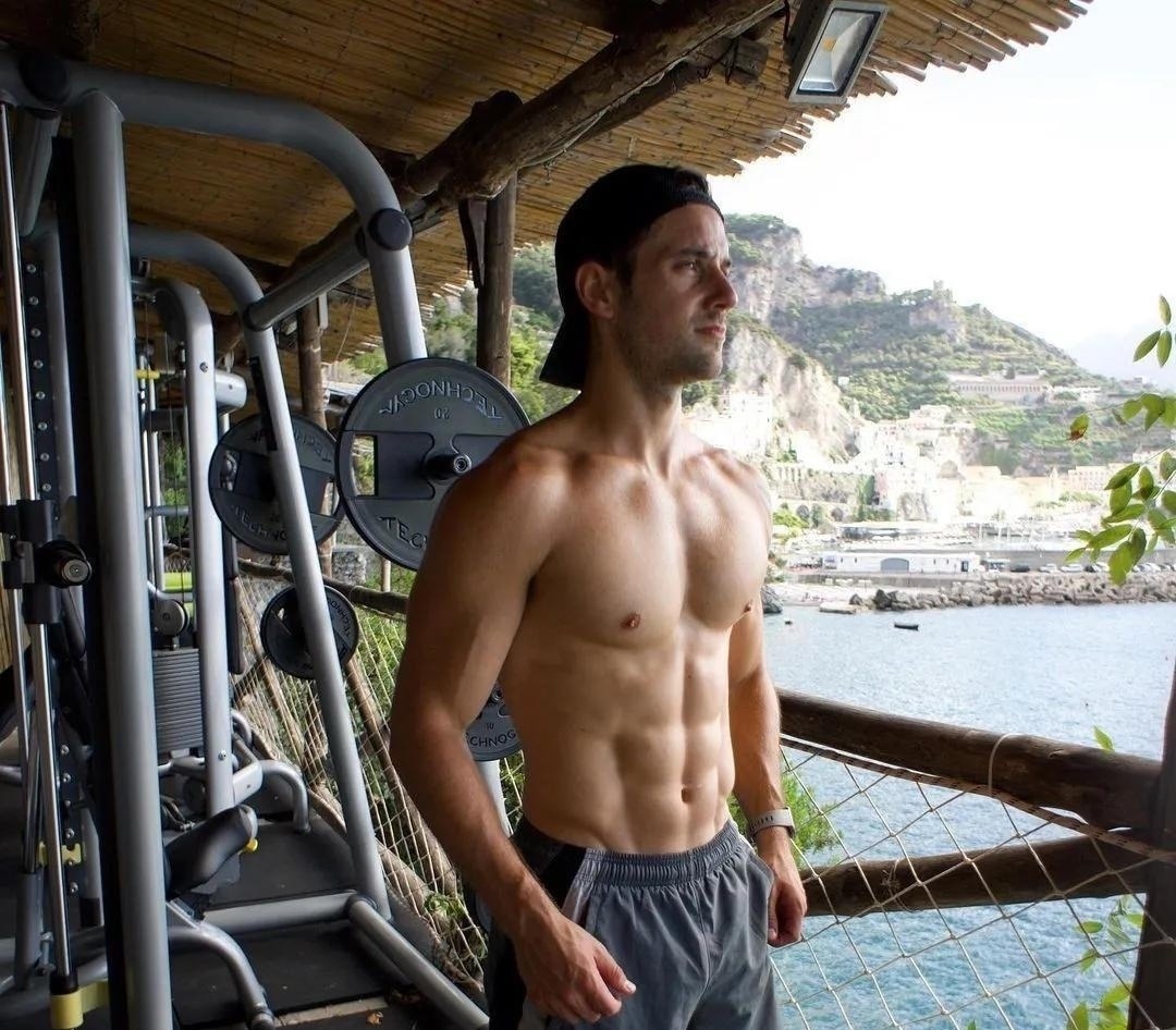 艾力克斯|英国健身男模,胸肌结实饱满腹肌迷人,一身腱子肉尽显男性魅力