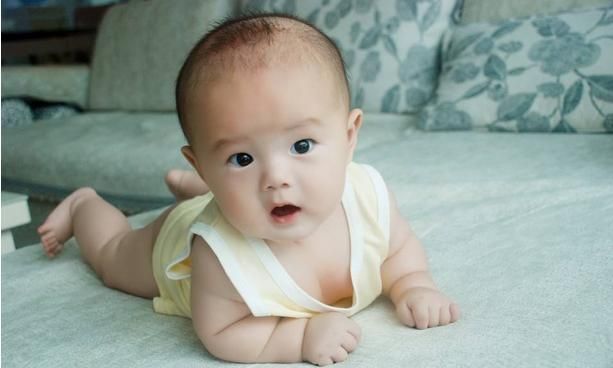 家长|宝宝“先爬后走”与“不爬就走”,这3大差距太明显,家长别大意