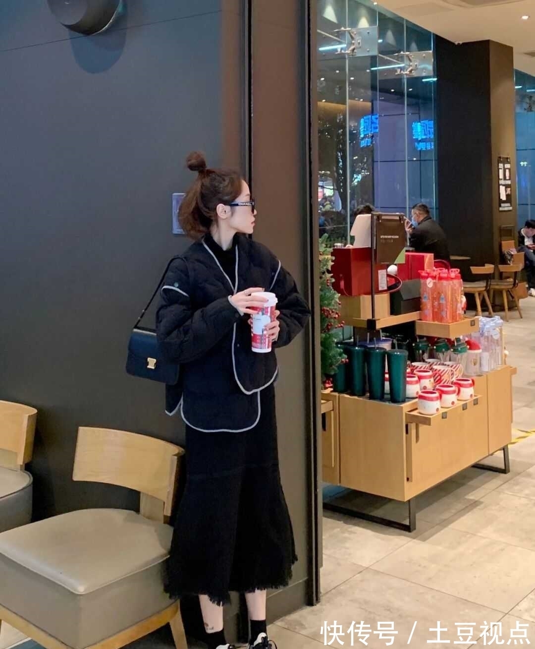 衣身 黑色羽绒服也能穿出高级感?看看这些搭配方式,简约日常又保暖