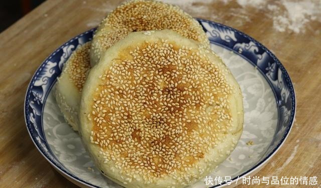 搅拌均匀|自制椒盐烧饼,方法简单一学就会,早起不用买早餐