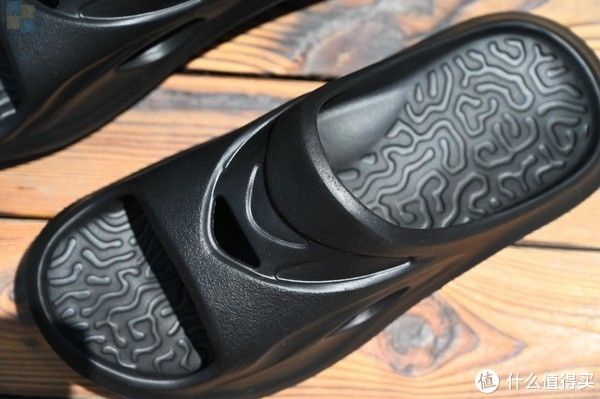 软弹|衣食住行 篇一:更贴脚的休闲拖鞋,舒缓疲劳走路更轻松,咕咚软弹运动拖鞋体验