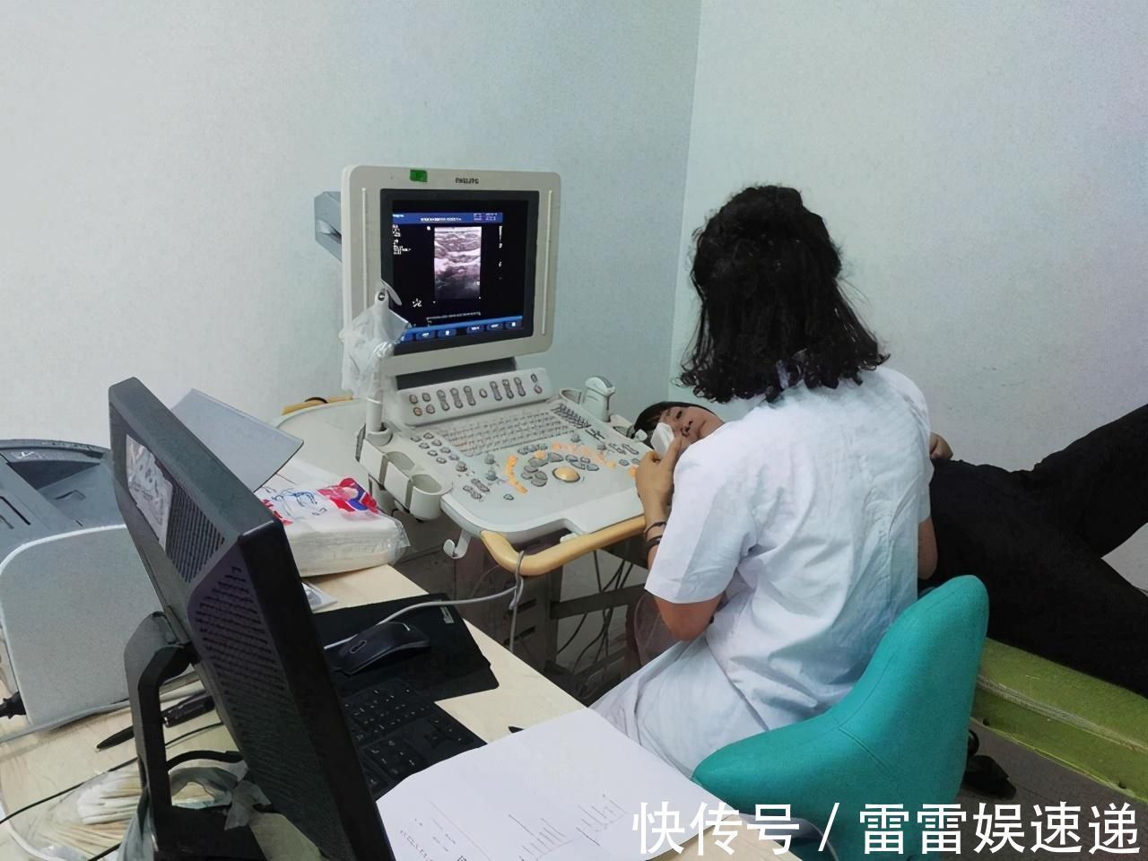 分娩|产妇分娩待产,内检碰到男医生,真的太尴尬了