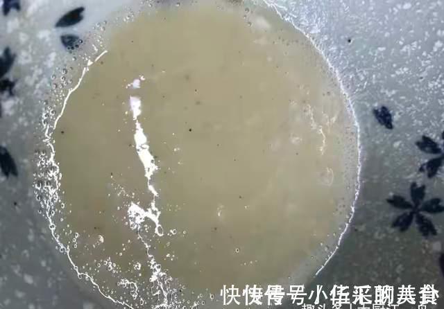 中筋面粉|怎么烙饼才能不硬？关键在和面，面点师教你3招，外酥里软又解馋