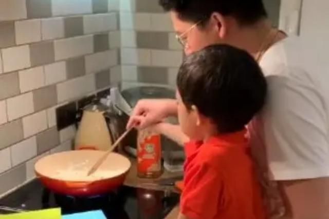 霍启刚|霍启刚晒一家七口晚餐 意外简朴还不如普通人家?