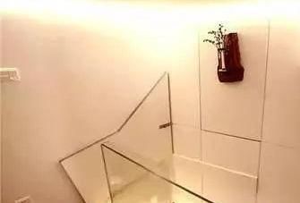 客厅|一家四口住豪华别墅,却只能睡客厅打地铺,设计师爆改15㎡变6房