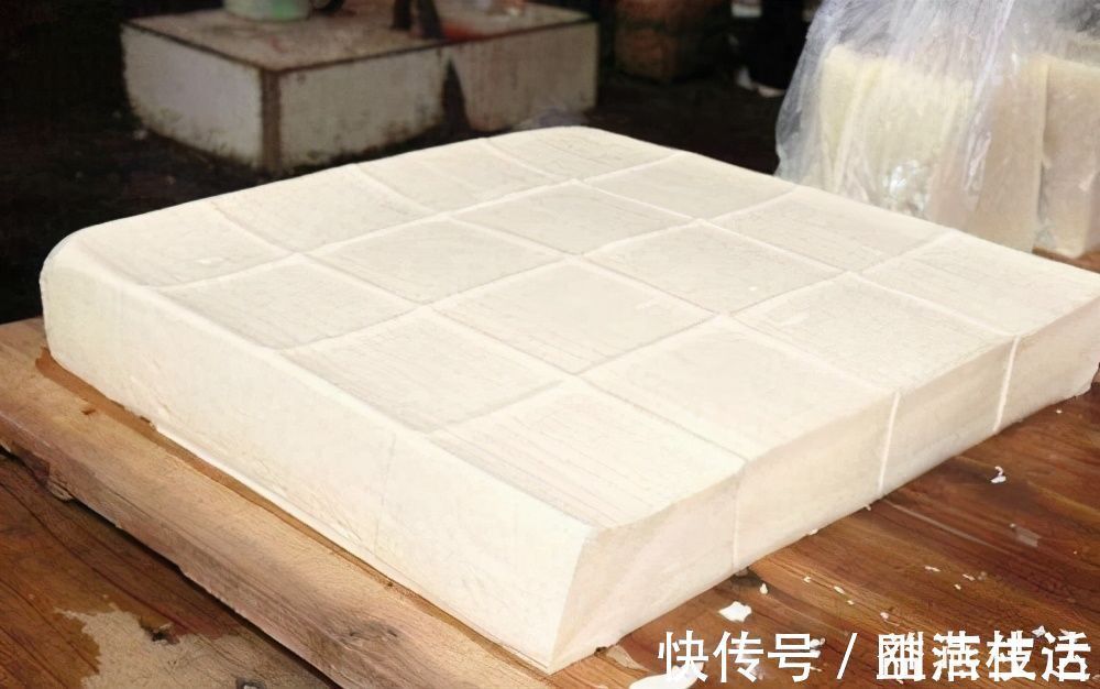 水豆腐|豆腐切成丁，不炒不炖不油炸，连吃1个月也不嫌烦，先收藏了