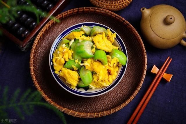 炒鸡蛋|三伏天，此菜正当时，富含膳食纤维，炒鸡蛋5分钟出锅，嫩香好吃