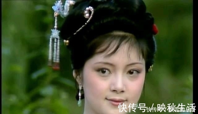 行为|宝钗扑蝶，难道仅仅是一个经典场景吗？这一行为蕴含着什么意义？