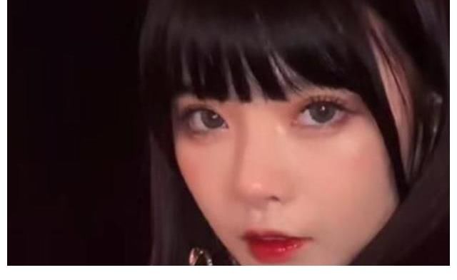 coser|做福利姬和Coser哪个更挣钱？国外妹子年入5000万，猜她职业是啥