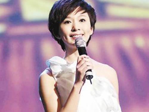 母亲|主持17年0失误,欧阳夏丹如今为何离开了《新闻联播》令人深思