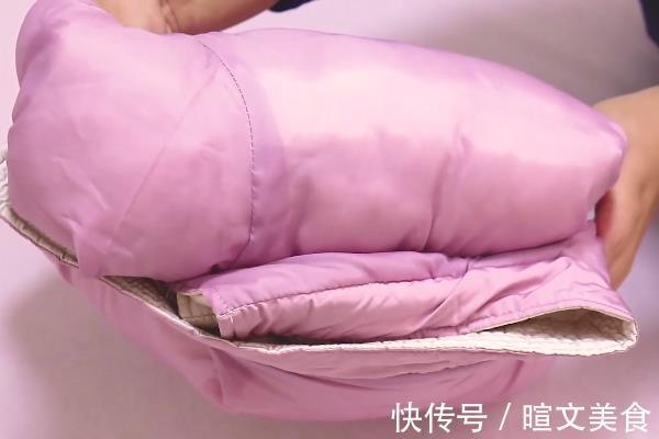 不穿的旧羽绒服别扔,不用拆剪,简单改造一下,好看实用又省钱