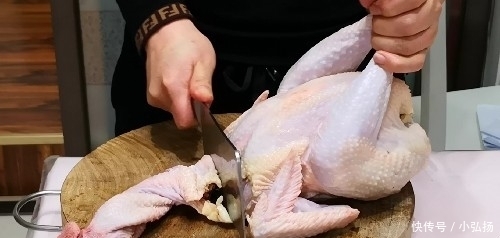 整只鸡往电饭锅里一丢,不加1滴水1滴油,出锅后老婆和儿子抢着吃