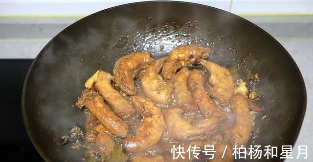 汤汁|香辣卤鸡脖，自制追剧小零食，味道完全不输买来的！