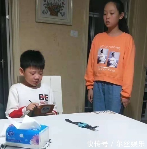 弟弟|“暴躁姐姐”在线教育弟弟,父母不敢帮儿子求情,网友:女中豪杰