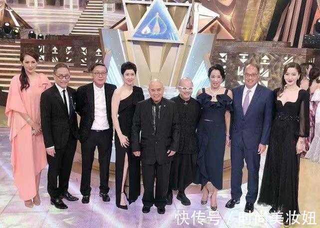 穿搭 朱玲玲这回放开穿了,吊带衫配半身裙真优雅,露出小肚子好抢镜