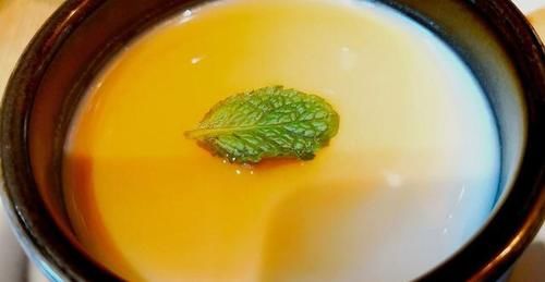 做鸡蛋羹时，水的比例最重要，牢记3个技巧，鸡蛋羹滑嫩爽口