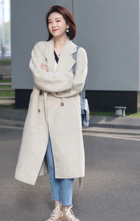 穿搭 天冷了，今年流行“大衣＋牛仔裤”简约大气，意外美出新高度！
